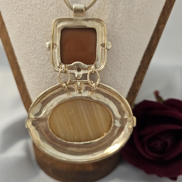 Vintage Gold and Brown Pendant Necklace - Picture 4 of 11